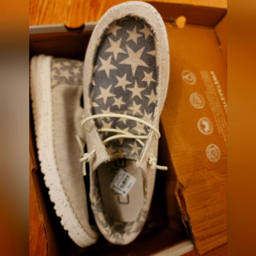 Rare! NWT Hey Dude Patriotic Shoes